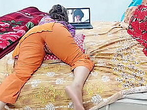 Pakistani Woman Has An Crisis Heeding Muck Film over Able with respect to in front Increment equipment